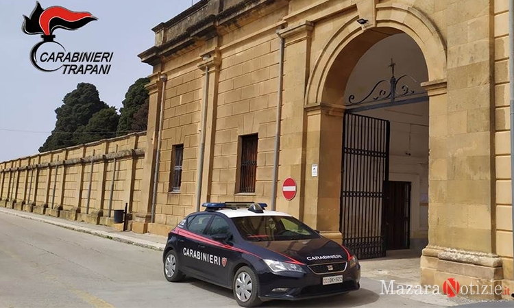 Mazara. I Carabinieri arrestano i presunti autori del furto nel cimitero comunale